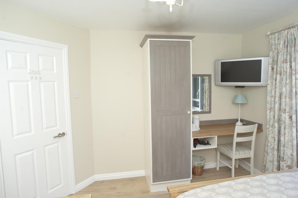 Bunlin Bay House Bed & Breakfast Milford Oda fotoğraf