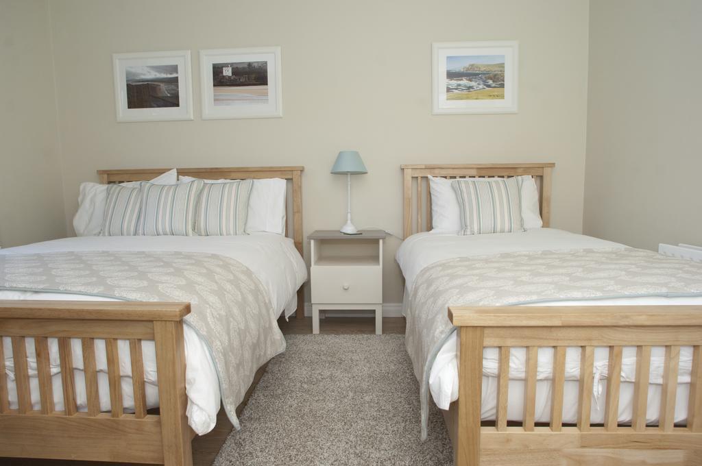 Bunlin Bay House Bed & Breakfast Milford Oda fotoğraf