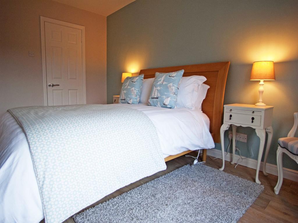 Bunlin Bay House Bed & Breakfast Milford Oda fotoğraf