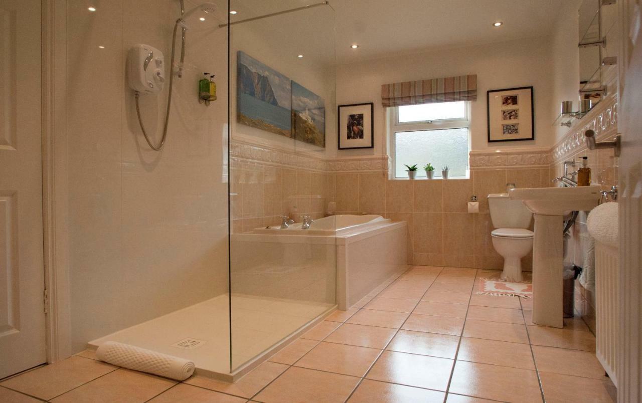Bunlin Bay House Bed & Breakfast Milford Dış mekan fotoğraf